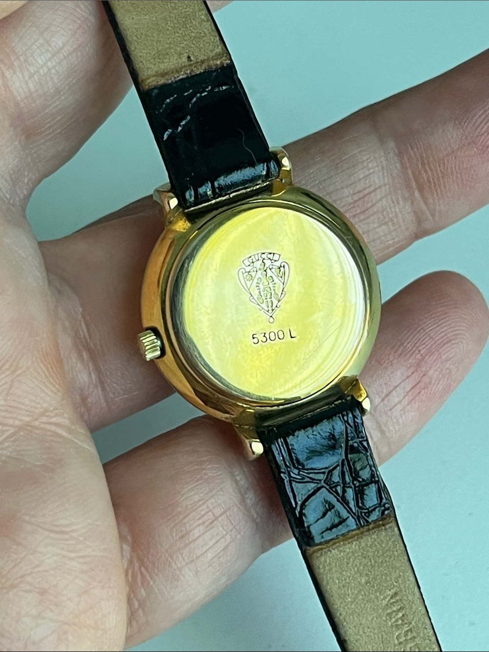 Gucci 5300L gold plated mother of pearl ladies watch - Picture 14 of 15